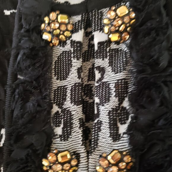 St John Couture Jacket/Sweater size 6 golden buttons and hidden hooks - Picture 2 of 15